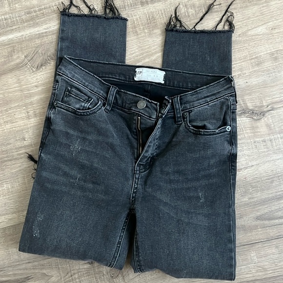 Free people distressed jeans - Picture 1 of 3